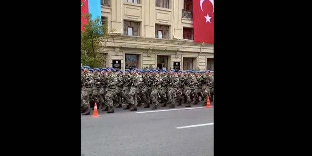 Dosta güven düşmana korku! Türk askeri Azerbaycan sokaklarını inletti