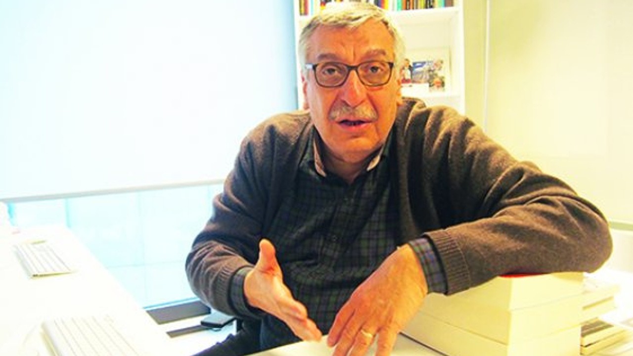 Dostlarımız hop oturup hop kalkıyor! Şimdi de yerlerinden bu hoplattı! Bakın yırtınmalarının sebebi neymiş