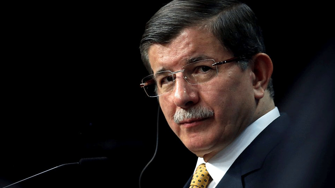 Dostlarını gördün mü Davutoğlu? İftiraların hedefi oldu