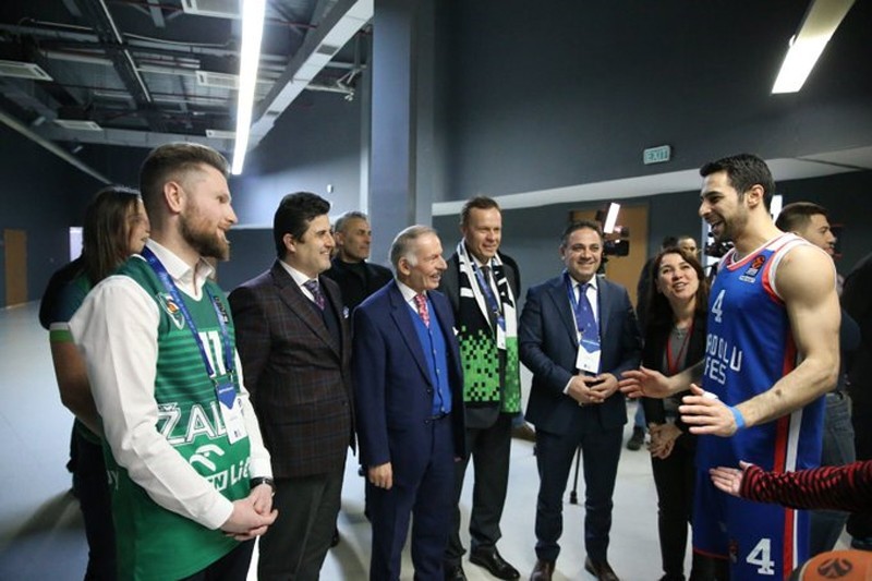 Dostluk basketbol maçına taşındı 