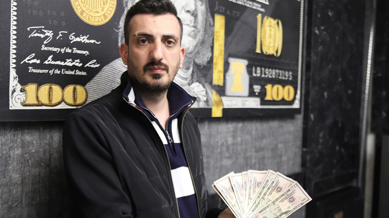 Döviz bürosunda akıl almaz soygun! 25 bin lirayı alarak kayıplara karıştı!