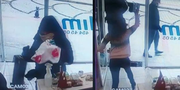 Döviz bürosundaki silahlı soyguncuyu, kadın çalışan elindeki cihazla kovaladı