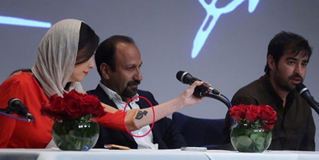 Kolundaki dövme ülkeyi karıştırdı!