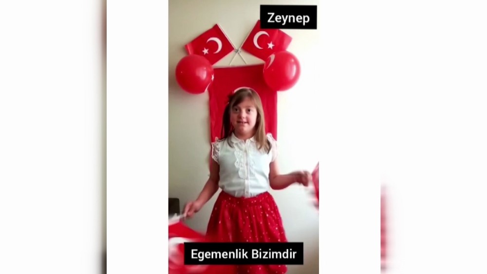 Down sendromlu çocuklar 23 Nisan’ı evden şiir okuyarak kutladı 