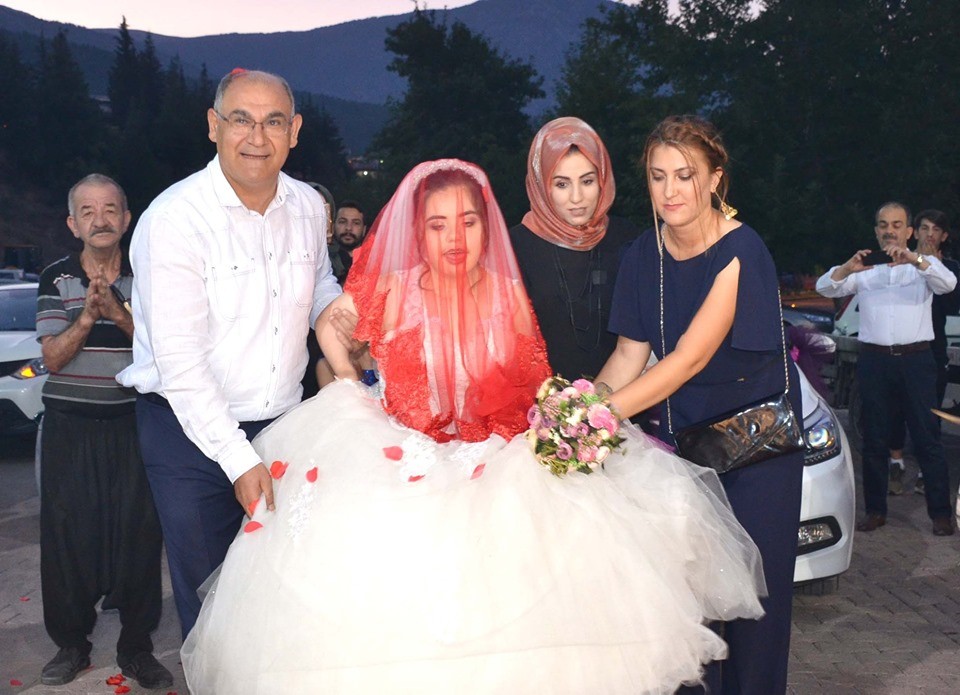Down sendromlu Neslihan’ın gelinlik giyme hayali gerçek oldu 