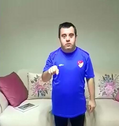 Down sendromlu Ümit’ten ’Evde kal’ çağrısı 