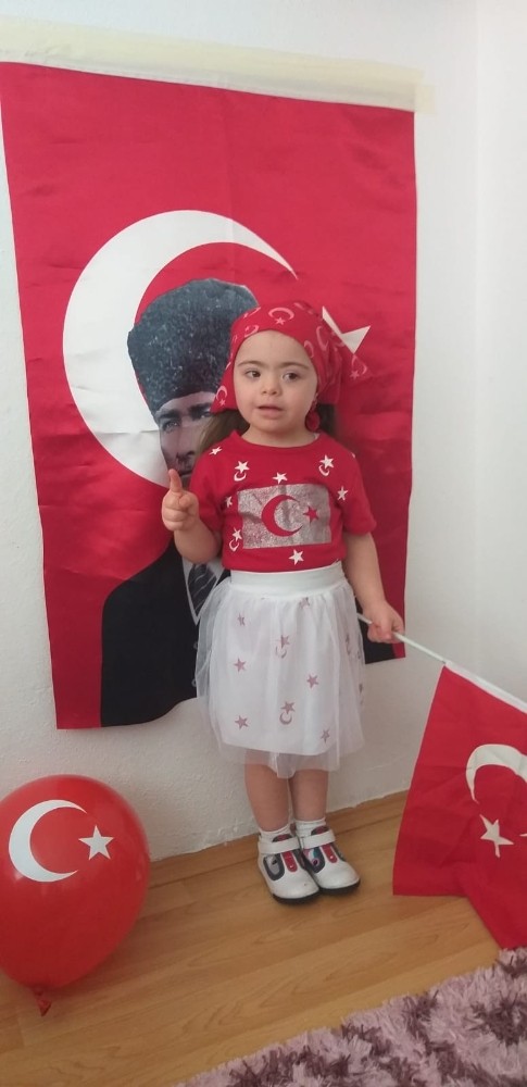 Down Senrdomlu Melek’ten 23 Nisan mesajı 