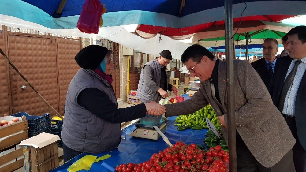 DP adayı Orhan Alper’e sevgi gösterisi 
