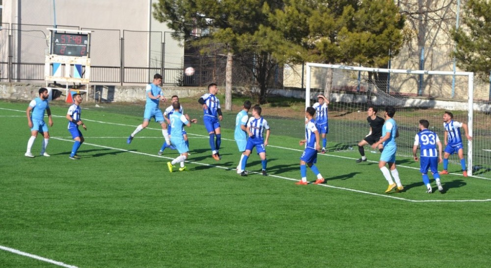 DPÜ Futbol Takımı play-off iddiasını sürdürüyor