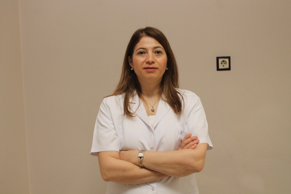 Dr. Ayşenur Cetişli: “Sağlıklı cildin en önemli kuralı dengeli nem oranıdır” 