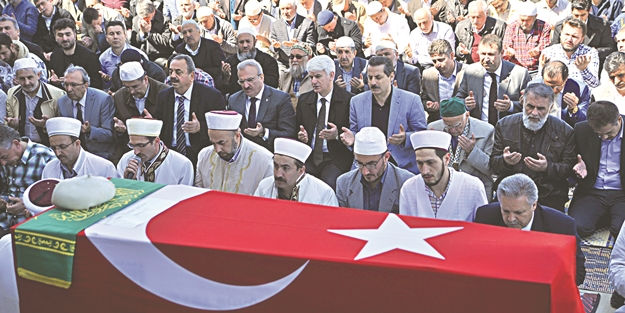 Dr. Emin Acar dualarla uğurlandı