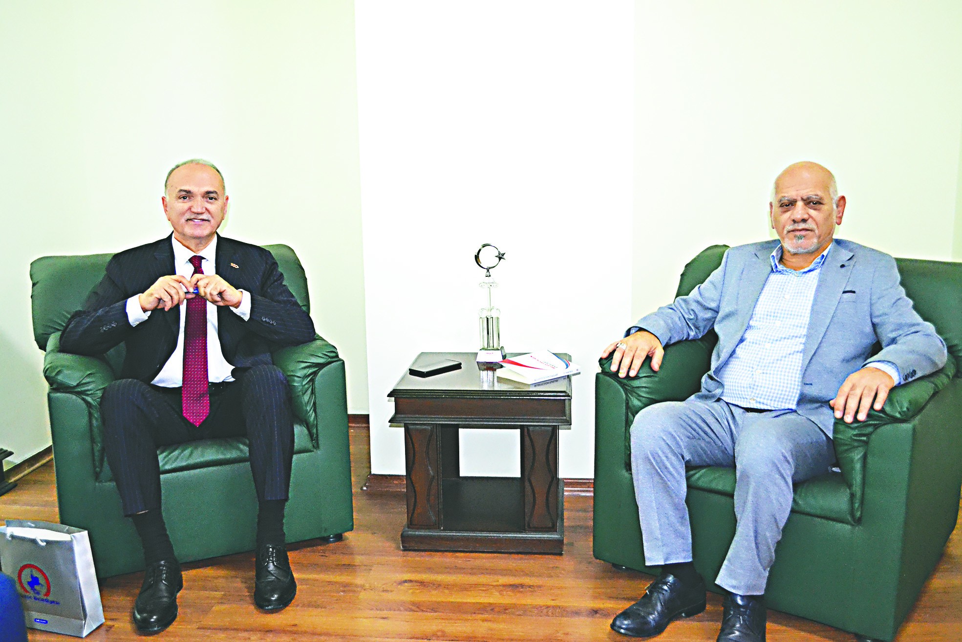 Dr. Özlü'den Akit'e ziyaret