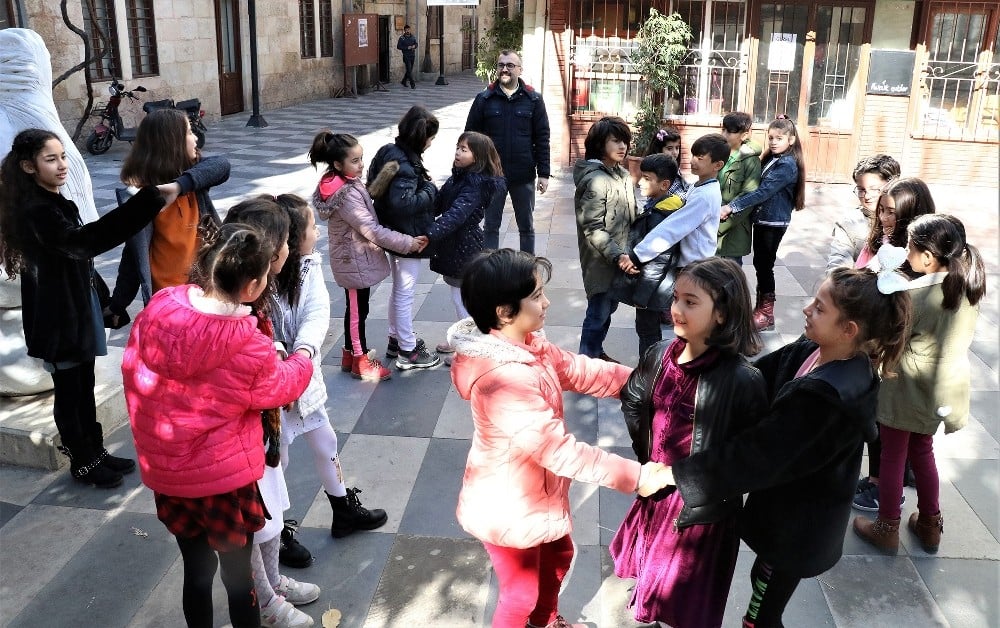 Drama eğitimi alan çocuklar, hayata farklı bakıyor 