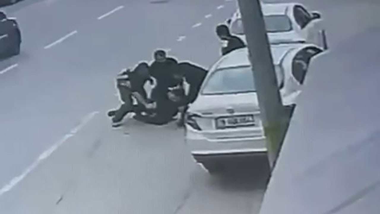 Drift atan maganda yakalanınca bakın ne yaptı! Pes dedirten hareket kamerada