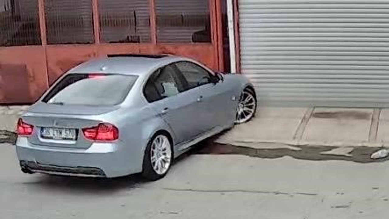 Drift atarken kaza yaptı! O anlar kamerada