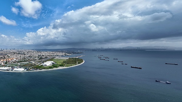 Dron ile görüntülendi! İstanbul'da bulutlar mest etti