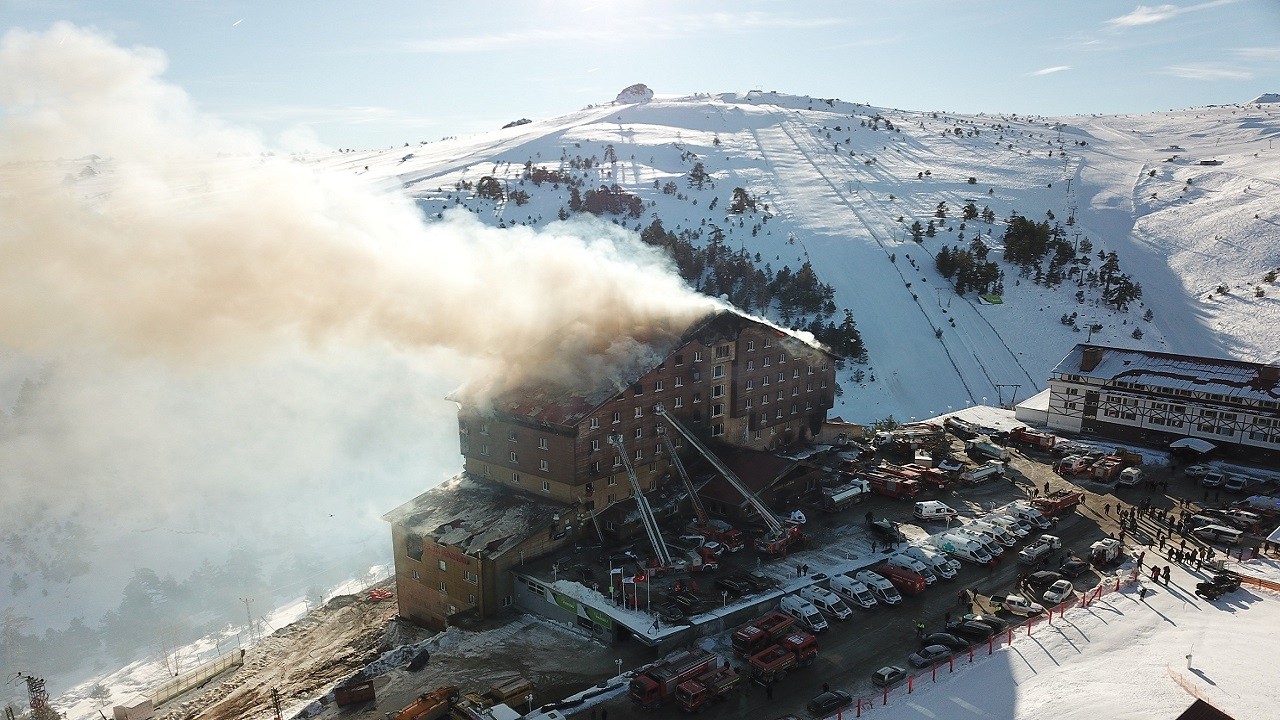 Drone çekimi ortaya çıktı! İşte yanan otelin eski görüntüsü