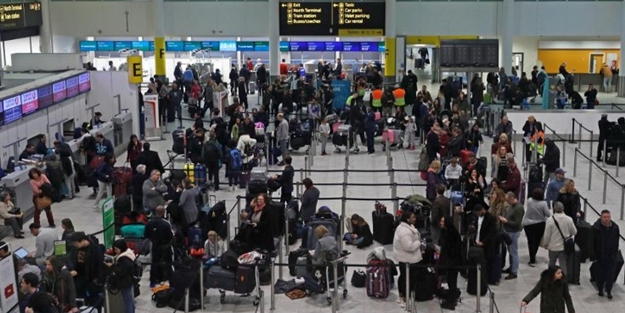 Drone'lar Londra havalimanını felç etti! 448 iniş ve kalkış iptal edildi