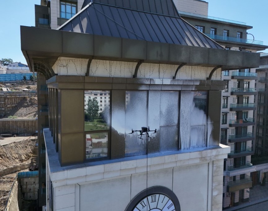 Dronlara yeni görev: Dış cephe temizliği