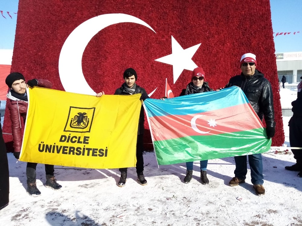DÜ Kum Sanatı ve Sosyal Faaliyetler Kulübü Sarıkamış şehitlerini anma yürüyüşüne katıldı 
