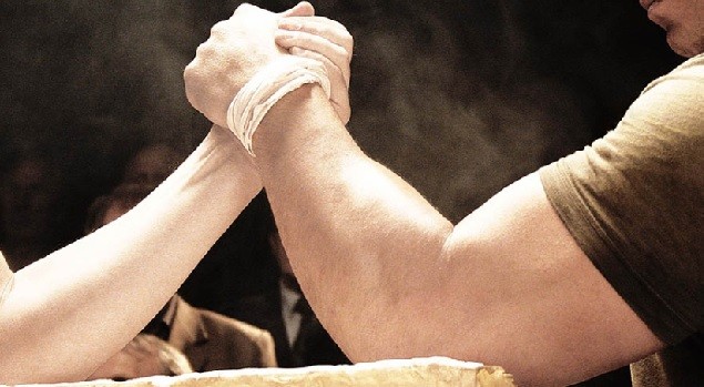 DÜ sporcusu bilek güreşinde şampiyon oldu