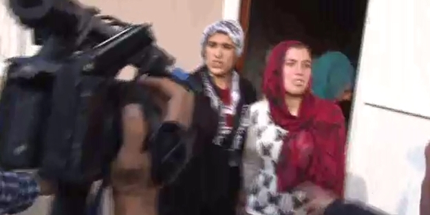 Dua okumak bahanesiyle bilezikleri çaldılar!