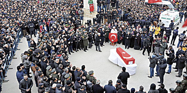 Dualar şehidlere