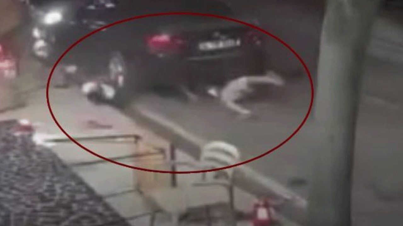 Düce'de feci kaza: Otomobille çarpışan motosikletliler böyle savruldu!