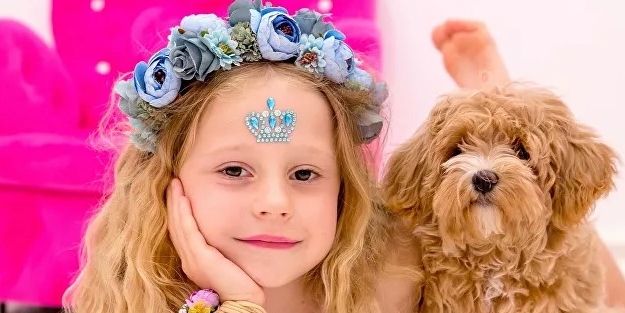 Dudak uçuklatan gelir: 6 yaşındaki çocuk, en çok kazanan YouTube yıldızları arasına girdi!
