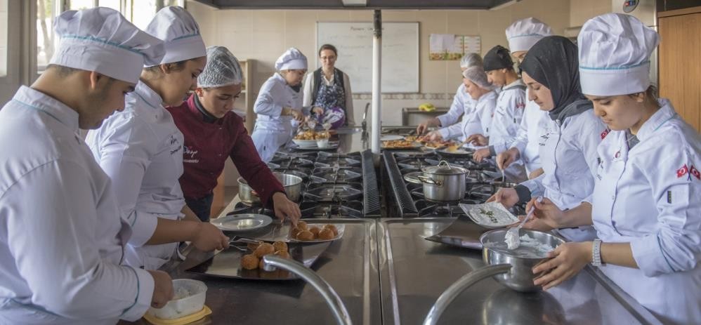 Dudak uçuklatan rakam! Meslek liseleri para bastı