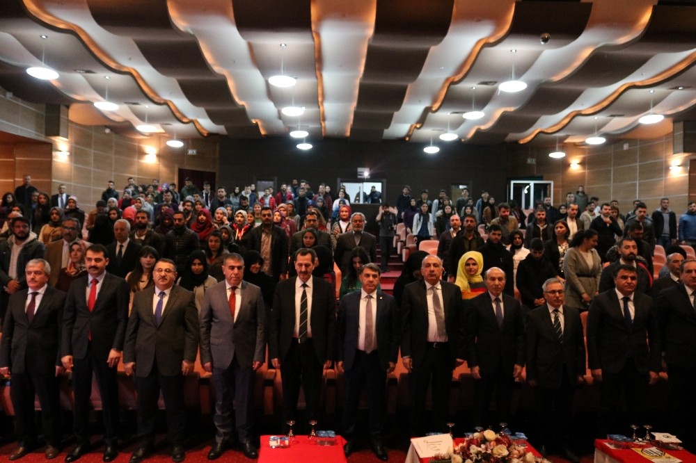 DÜ’de 4 dev paneli ve fuarı düzenlendi 