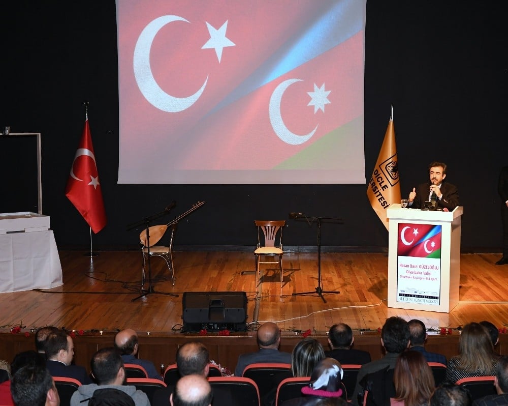 DÜ’de ’ağlayan karanfiller Azerbaycan’ programı 