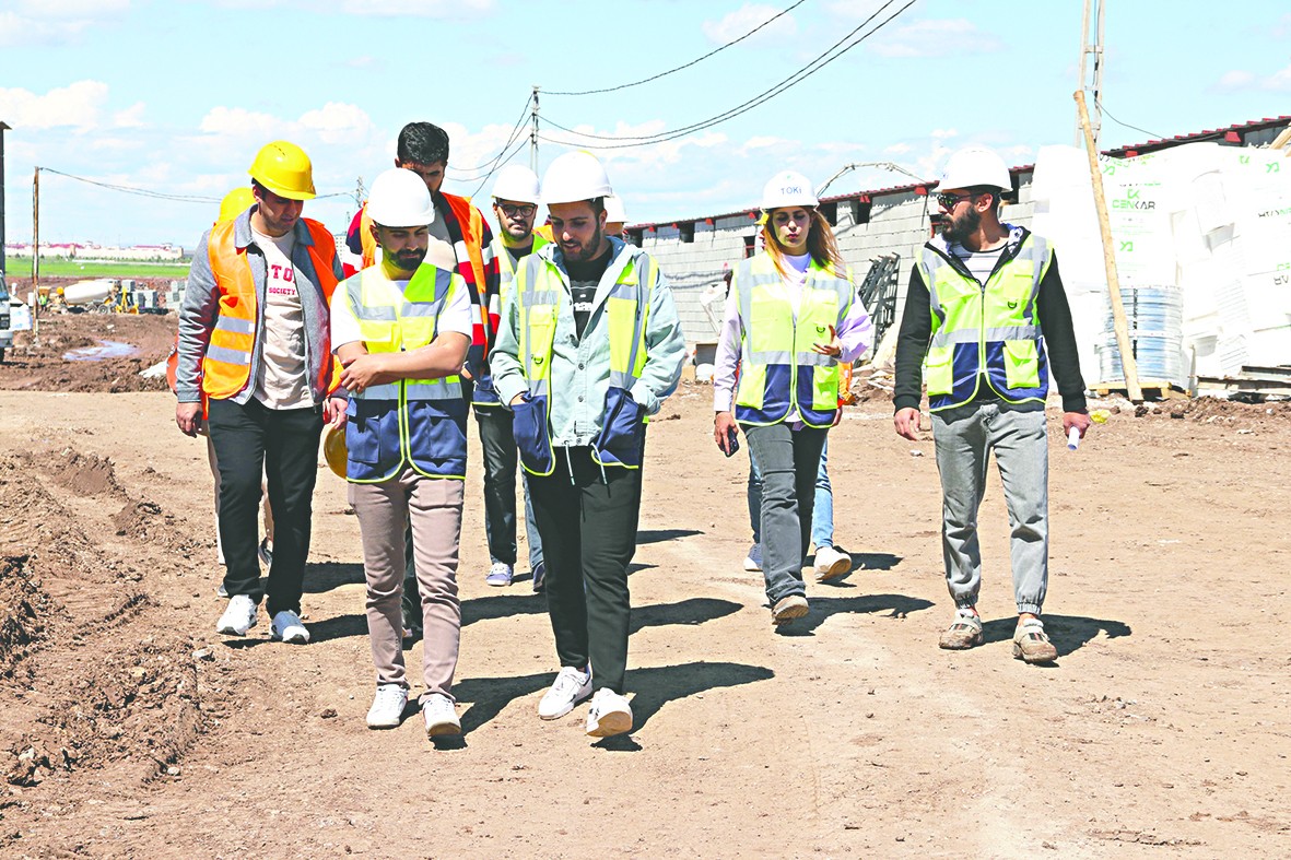 DÜ’de uygulamalı eğitimler artırıldı