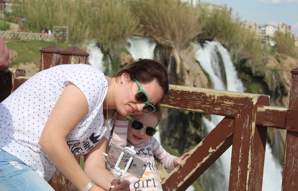 Düden Kıyı Şelalesi’ne turist yoğunluğu 