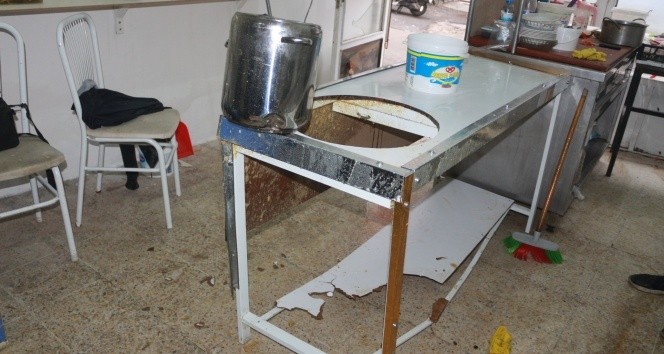 Düdüklü tencere bomba gibi patladı: 2 yaralı