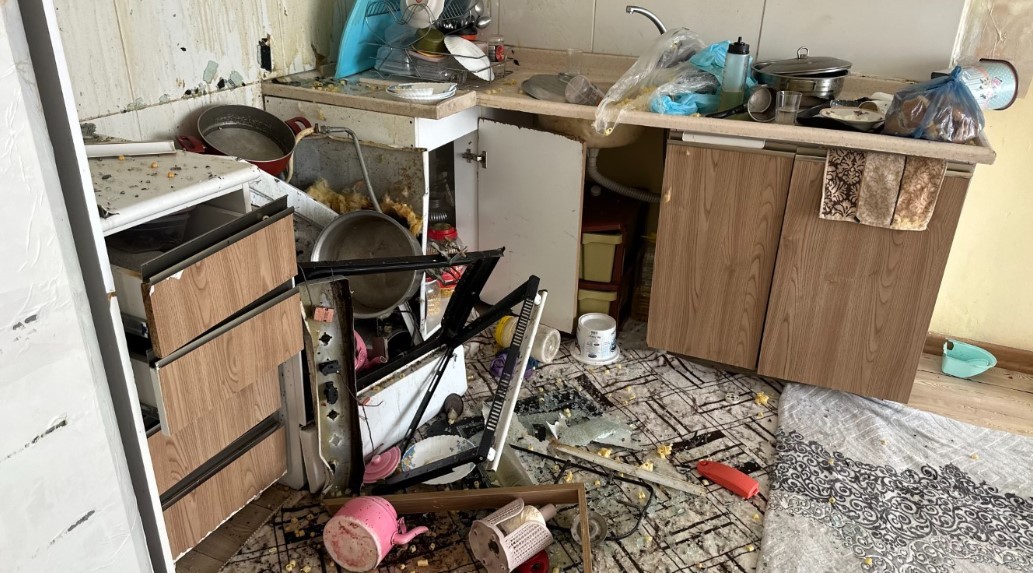 Düdüklü tencere bomba gibi patladı: Mutfak harabeye döndü!