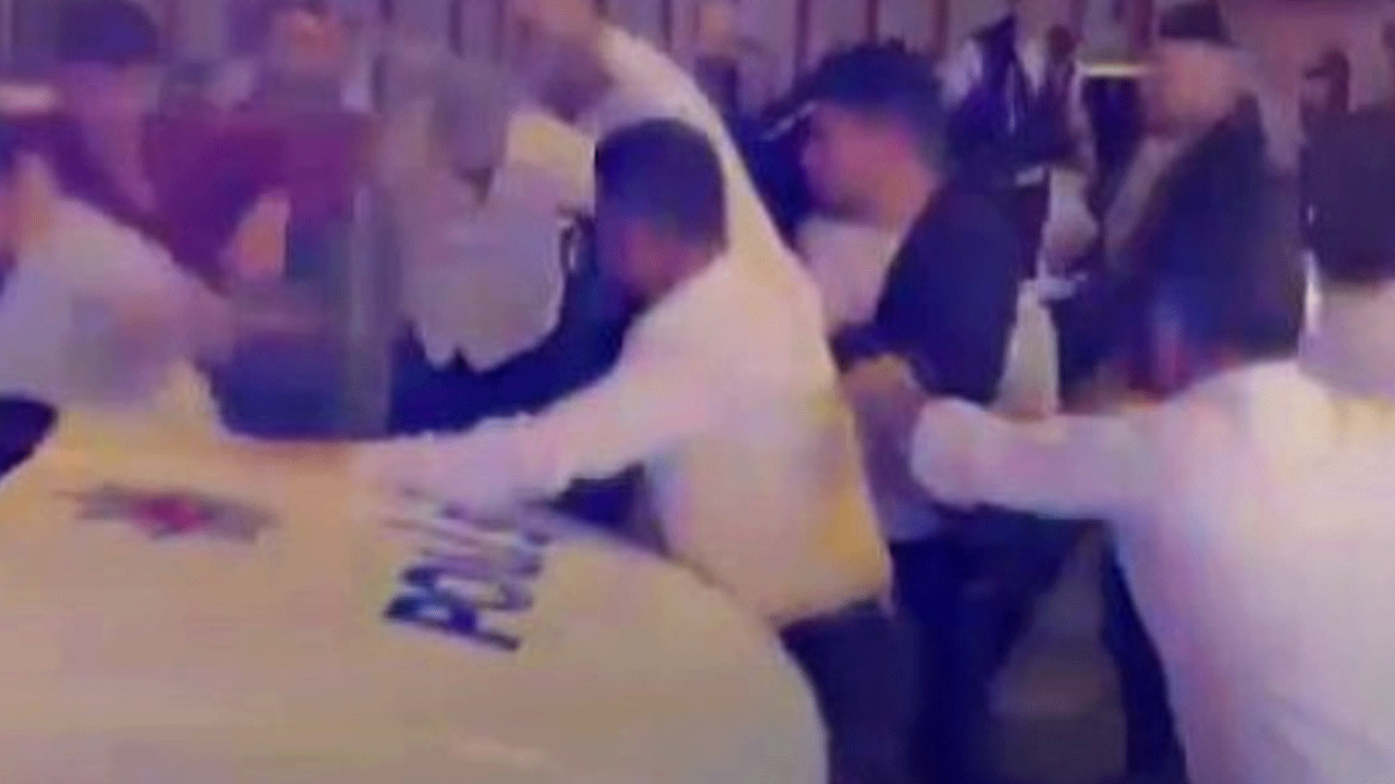 Düğün çıkışı ortalık karıştı! Polis biber gazıyla zor ayırdı!