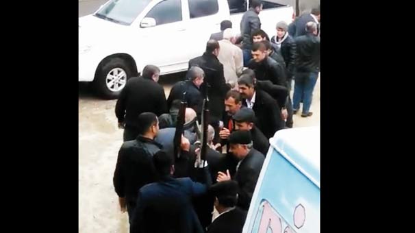 Böyle silahlanıp gittiler! Sonu kötü oldu...