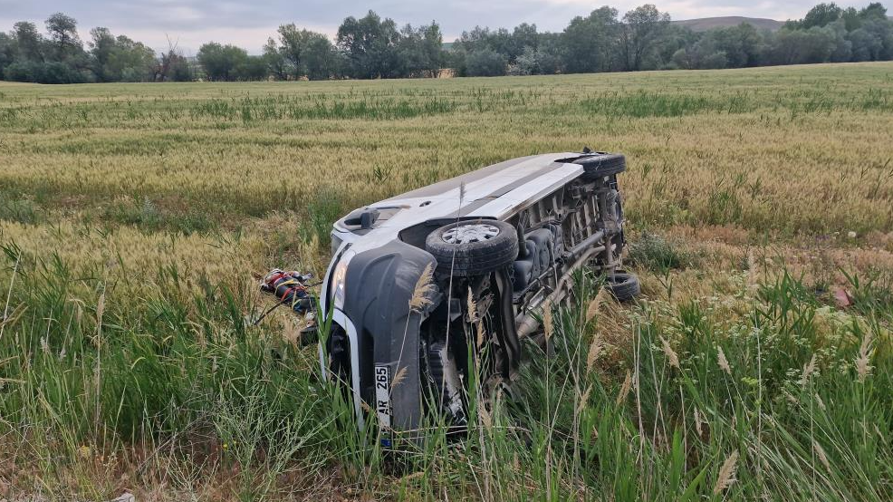 Düğün dönüşü kaza! 17 yaralı