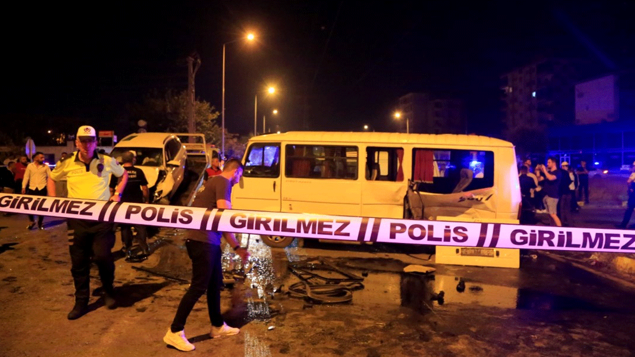 Düğün dönüşü korkunç kaza! Ortalık savaş alanına döndü!