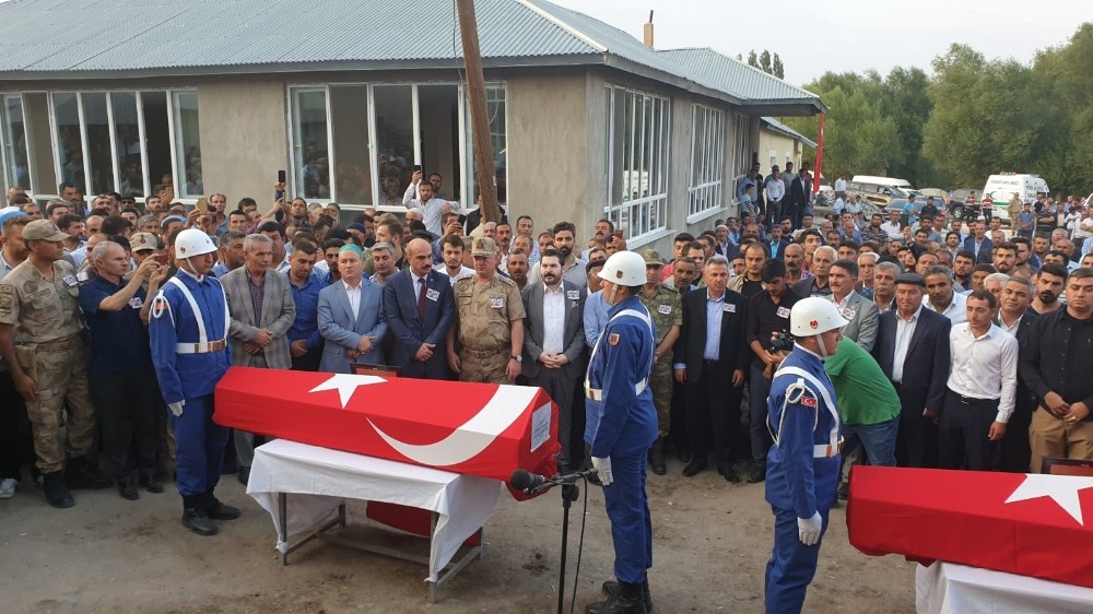 Düğün günü kardeşiyle birlikte toprağa verildi 