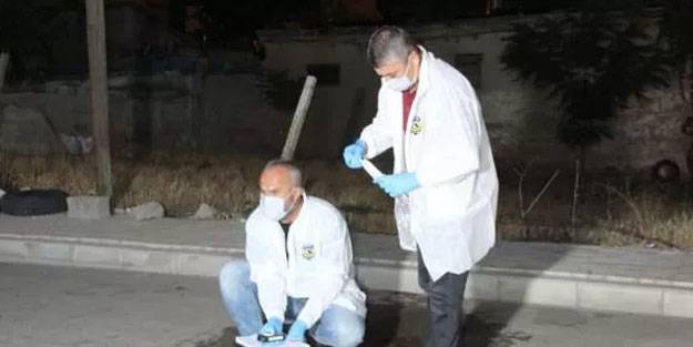 Düğün salonu önünde kan döküldü