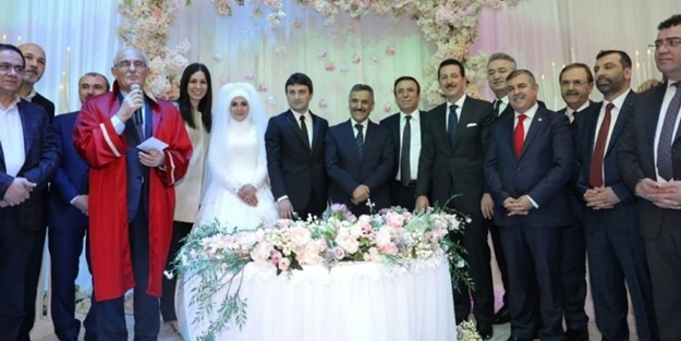 Düğünde şahit rekoru! Kaç kişi...