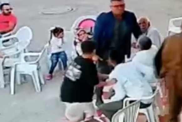 Düğünde sandalyede otururken neye uğradığını şaşırdı! Ağızlar bir karış açık kaldı