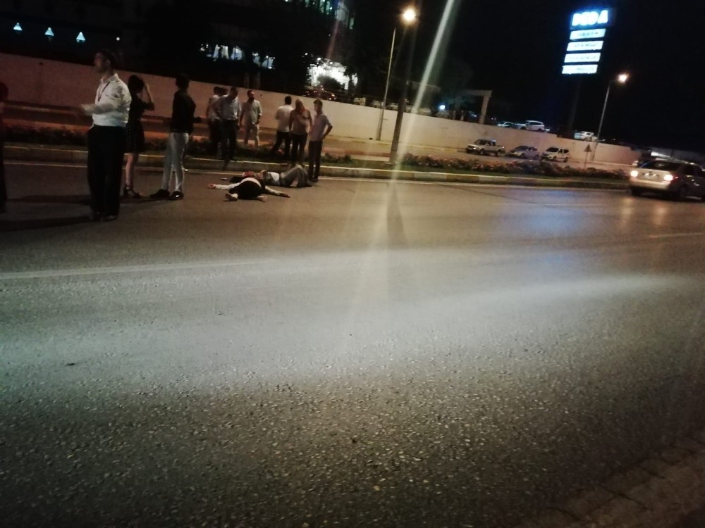 Düğüne giden karı kocaya otomobil çarptı 