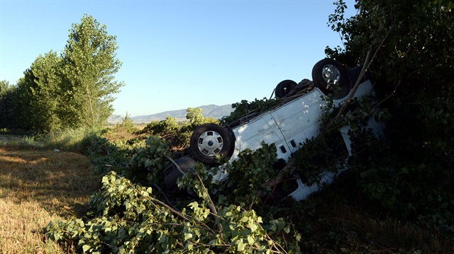 Düğüne giden minibüs devrildi: 11 kişi yaralandı