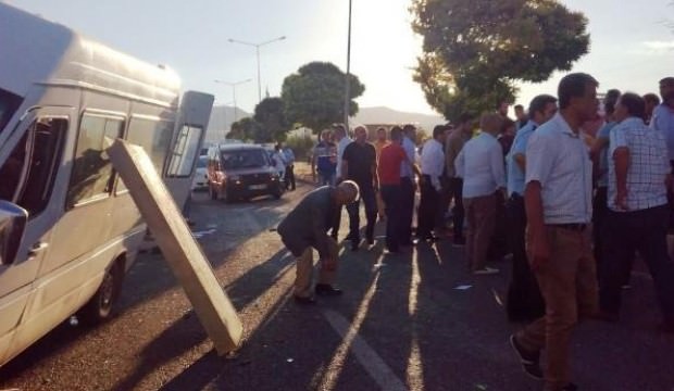 Düğüne giden minibüs devrildi: 11 kişi yaralandı