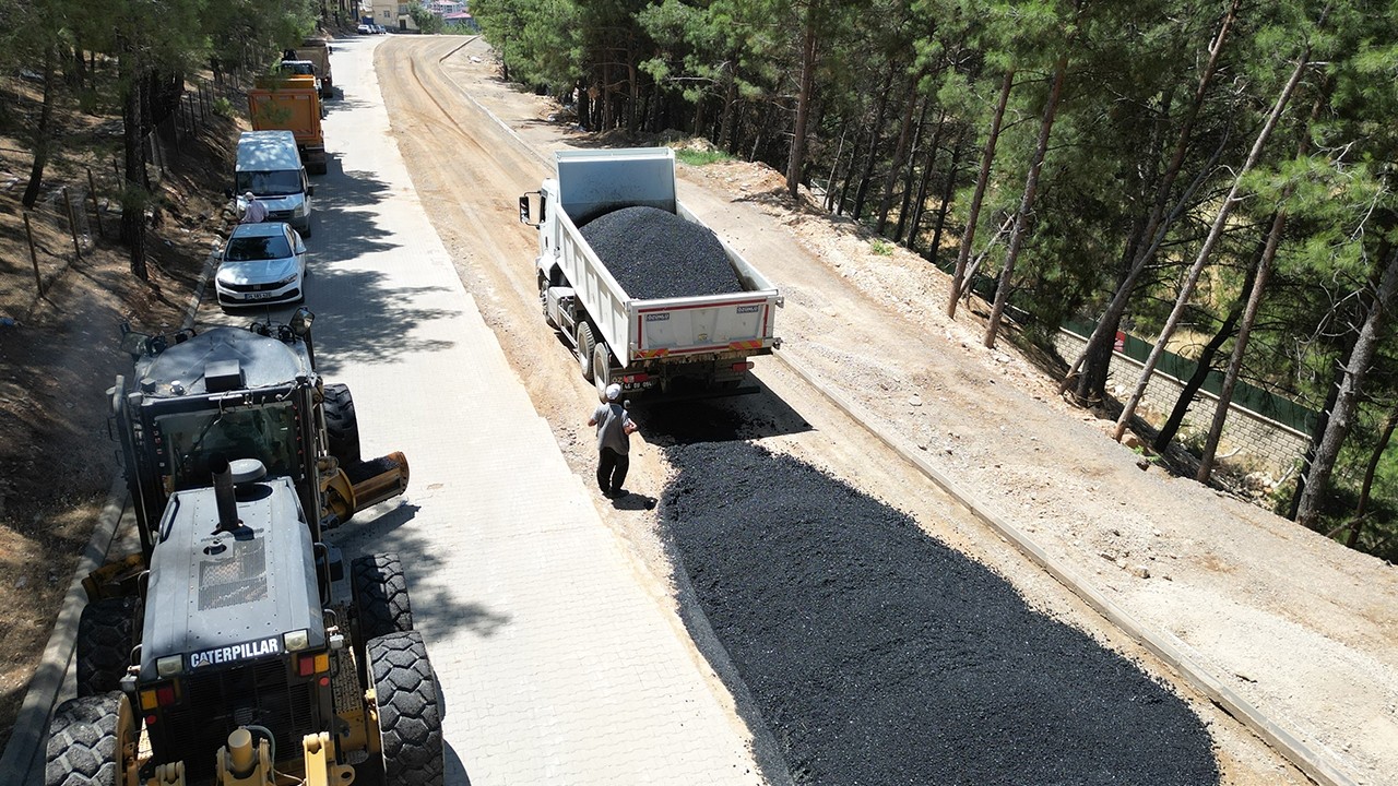 Dulkadiroğlu Belediyesi'nden Pınarbaşı Mahallesinde asfalt çalışması