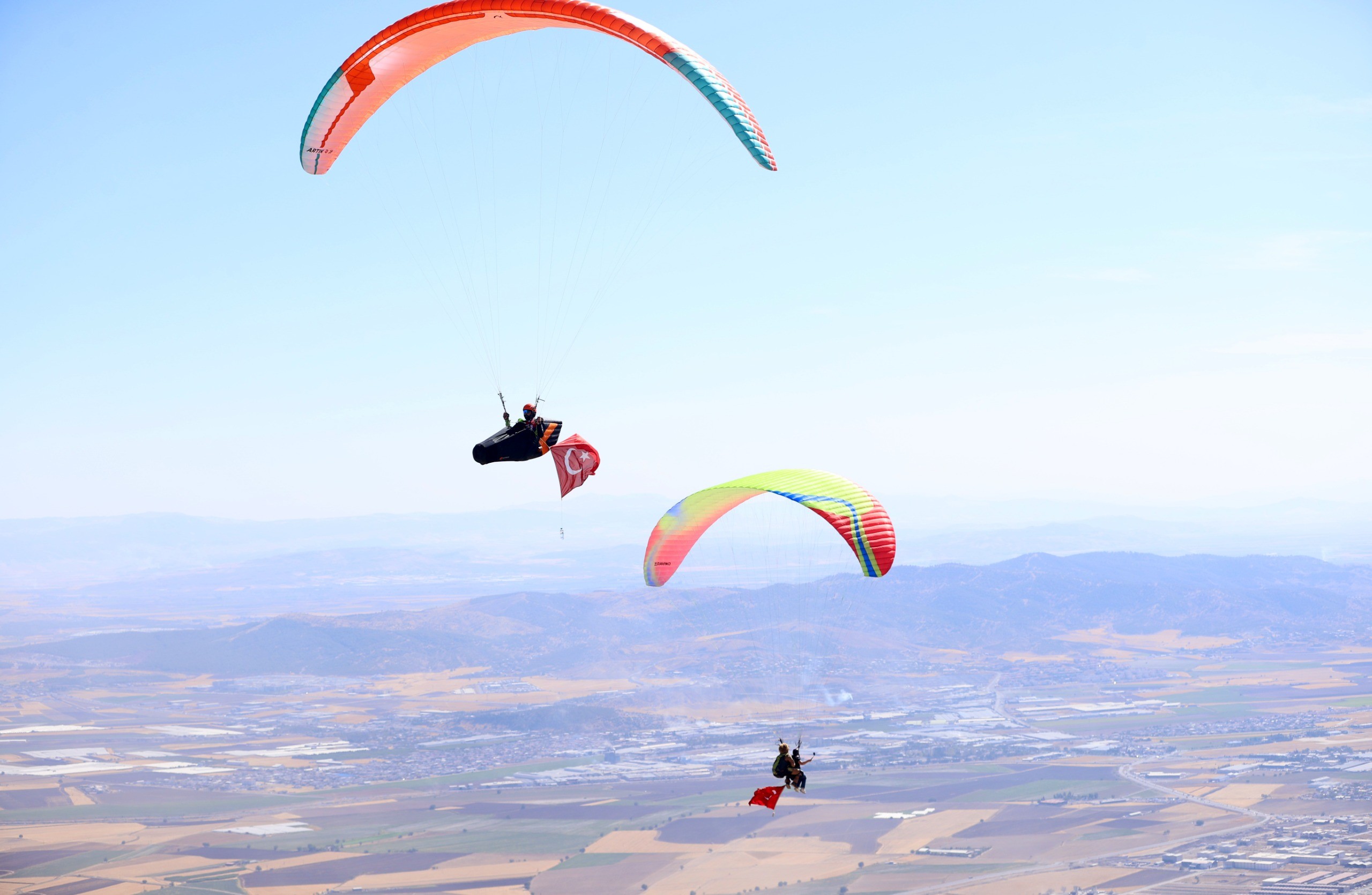 Dulkadiroğlu'ndan yamaç paraşütü şöleni
