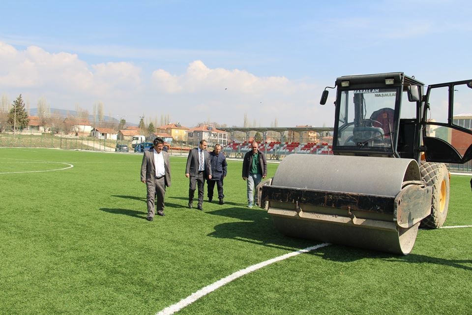 Dumlupınar ilçe stadı geniş kapsamlı bakıma alındı 